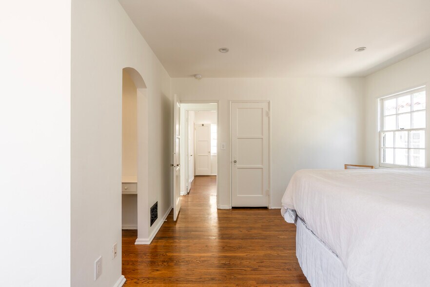 Building Photo - 3501 W 41st St