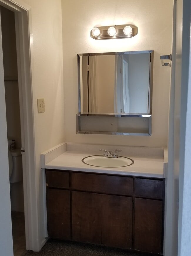 Interior Photo - 460 GROVE