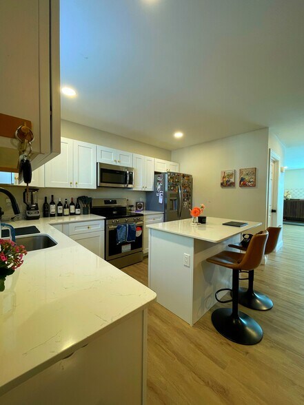 Kitchen - 171 Dunnell Ave