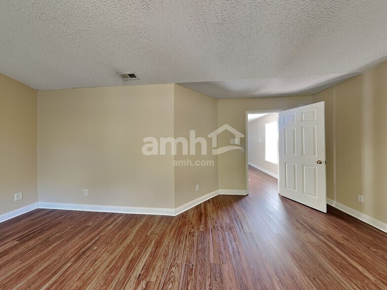 Building Photo - 6737 Amber Springs Way