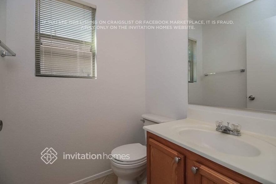 Building Photo - 3767 E Orchid Ln