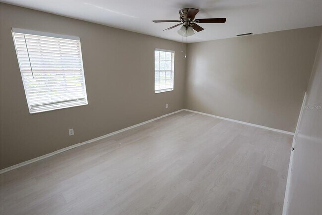 Building Photo - 1423 Maple St SW