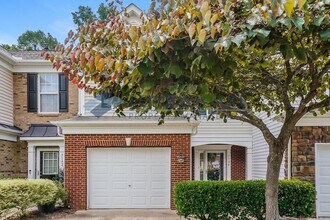 Building Photo - Townhome |Fenced Back Patio with Privacy F...