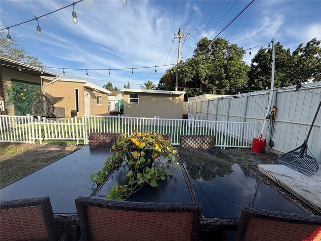 Building Photo - 370 NW 188th St