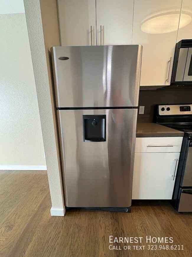 Building Photo - 141 S Clark Dr