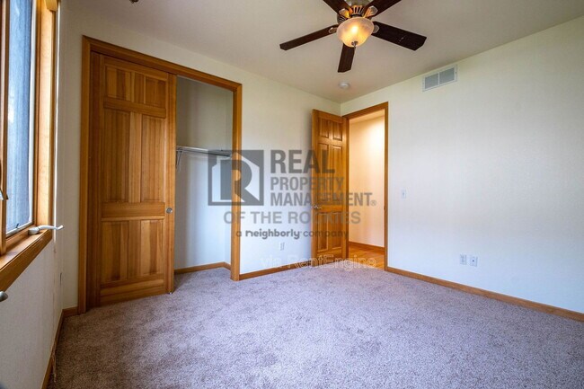 Building Photo - 5436 Hunter Dr