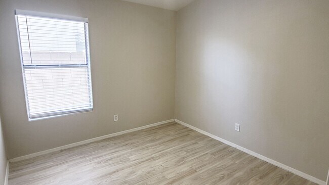 Building Photo - REMODELED 3-BEDROOM BY SAN TAN MALL