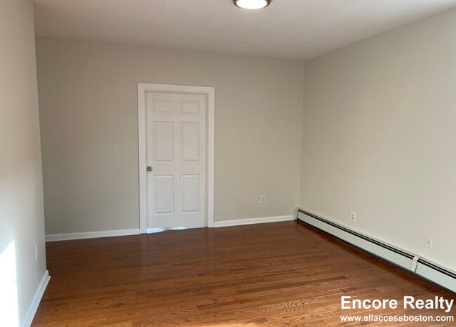 Building Photo - 75 Putnam St