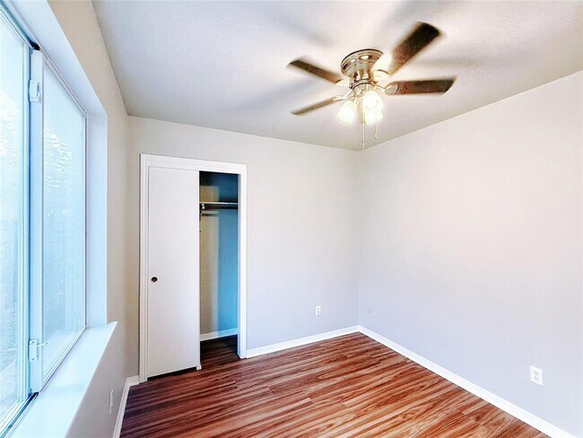 Building Photo - 1581 Parkfield Cir