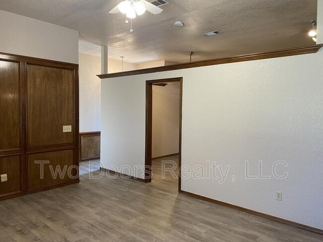 Building Photo - 1121 SW 100th Terrace