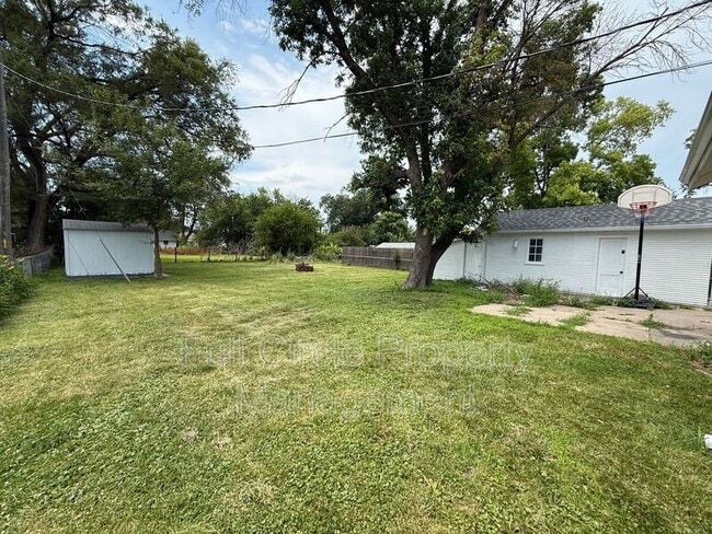 Building Photo - 351 N Clarmar Ave
