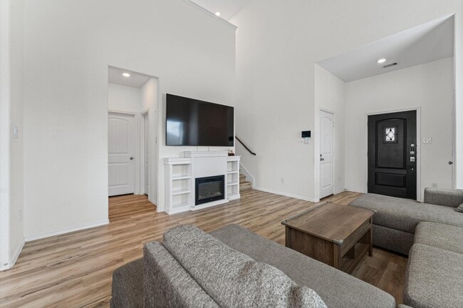 Building Photo - 26003 Amber Pearl Dr