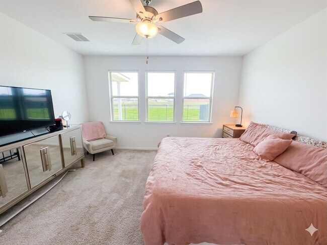 Building Photo - 144 Lime St