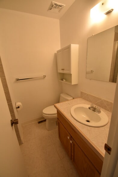 Building Photo - 14720 W Ellsworth Ave