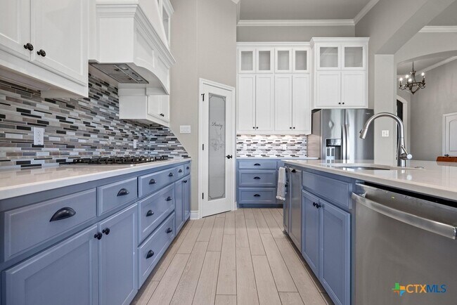 Building Photo - 1745 Alta Vista Loop