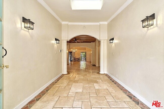 Building Photo - 424 N Arden Blvd