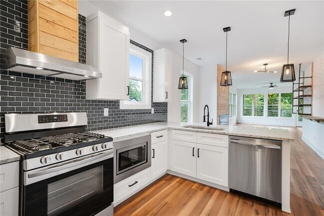 Primary Photo - 235 Mayson Ave NE
