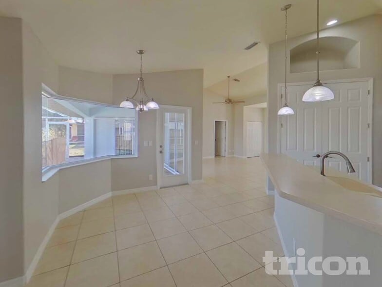 Building Photo - 4090 W Price Blvd