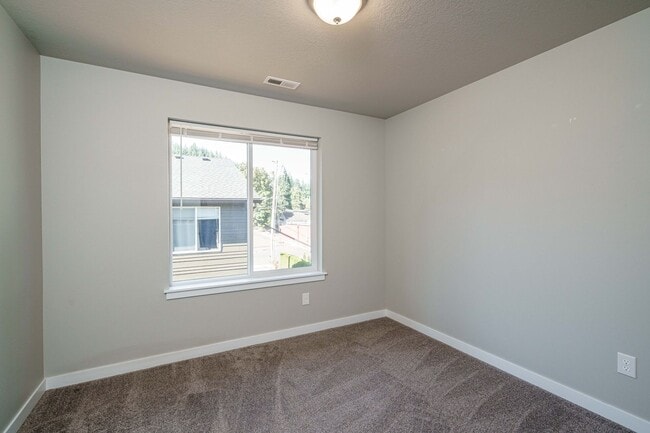 Building Photo - Move In Ready 3 Bedroom 2.5 Bathroom - Convenient Camas Location