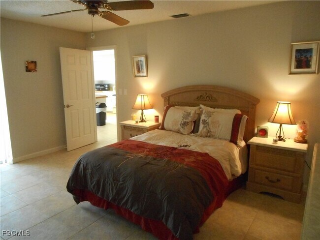 Building Photo - 3817 SE 11th Ave