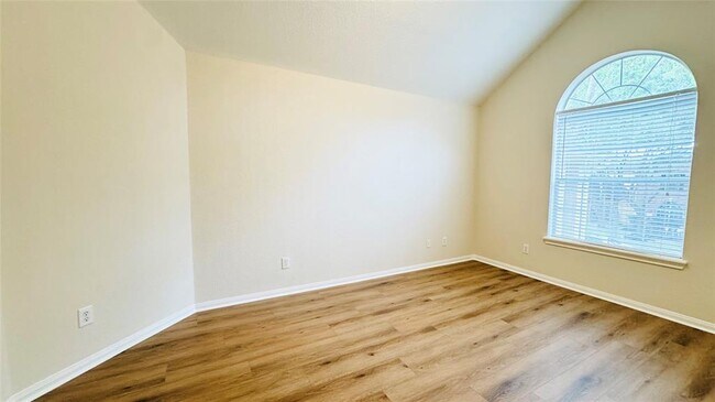 Building Photo - 3218 Oak Cliff Ln