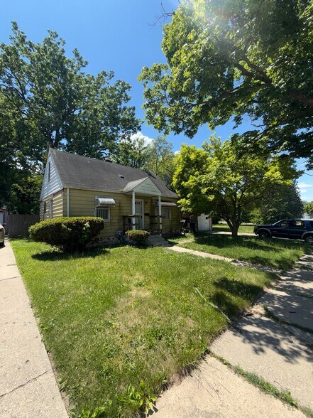 Building Photo - 411 W Marengo Ave