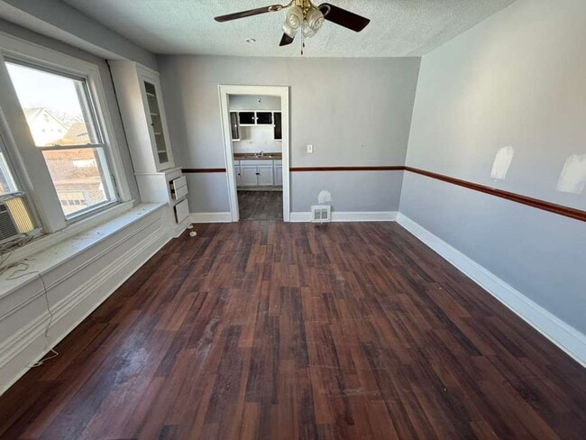 Building Photo - 4913 E 85th St