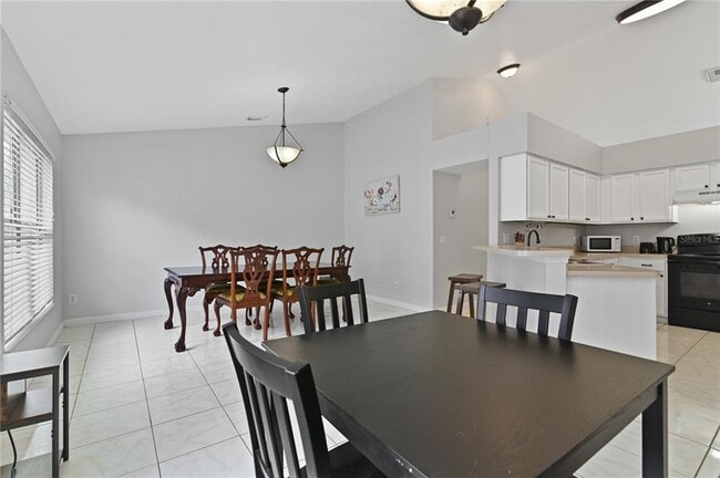 Building Photo - 1714 Snaresbrook Way
