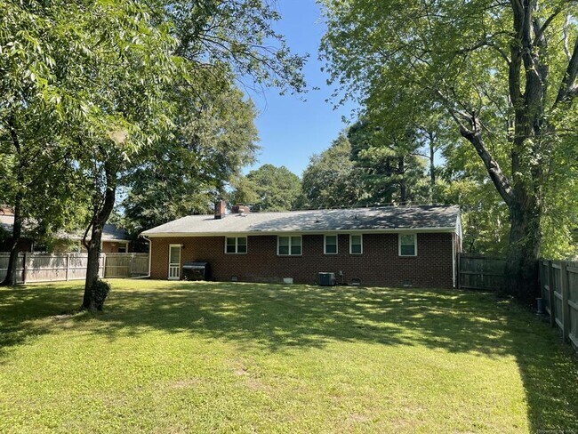 Building Photo - 107 Caran Rd