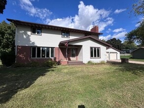 Building Photo - Spacious 4-Bedroom Home