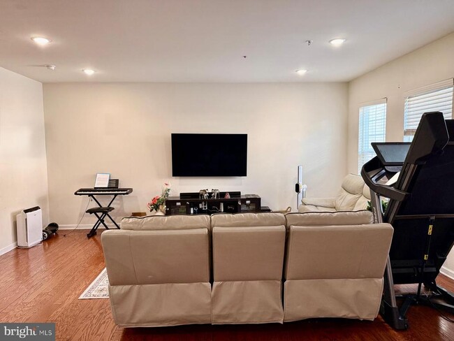 Building Photo - 728 Sun Valley Ct