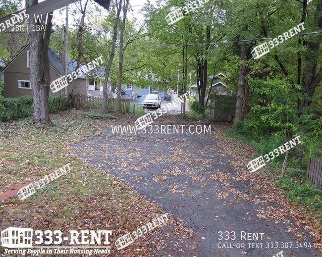 Building Photo - 702 W 75th Terrace