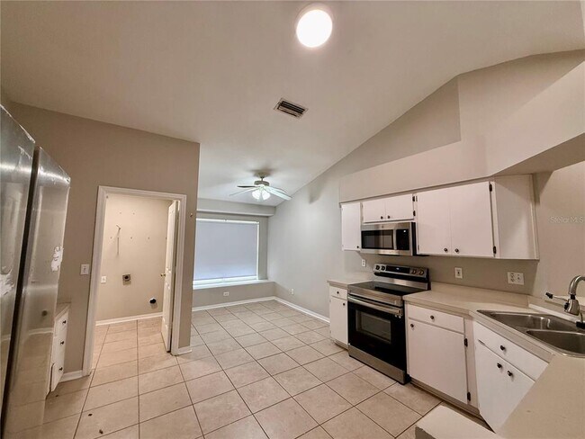 Building Photo - 5403 Lindburg St
