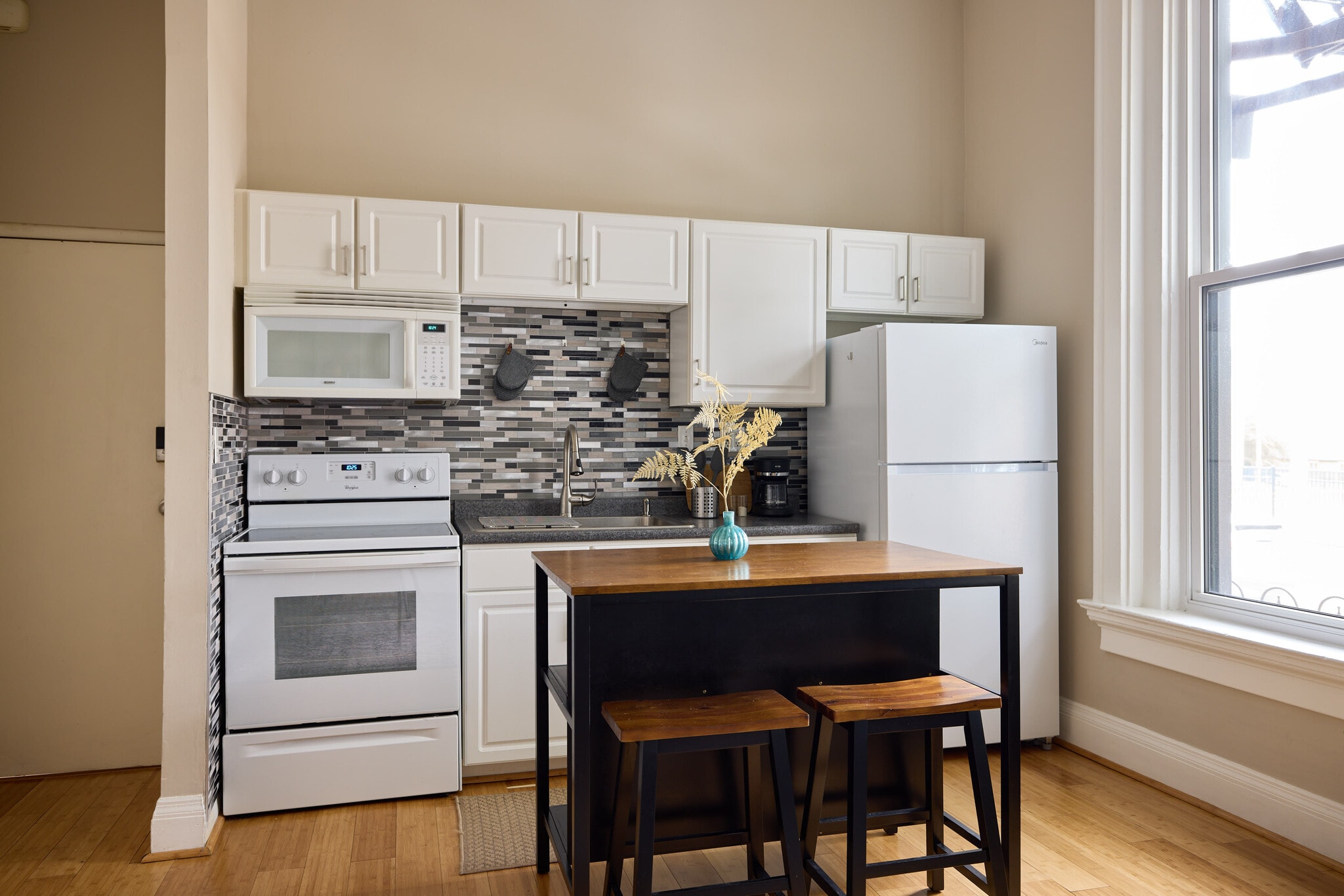 Building Photo - 440 Hopkins St