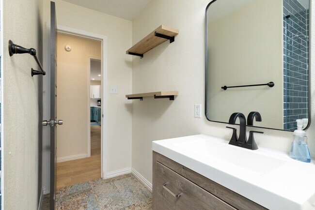 Building Photo - 7520 Sequoia Ct