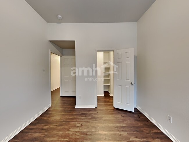 Building Photo - 6213 Richmond Dr