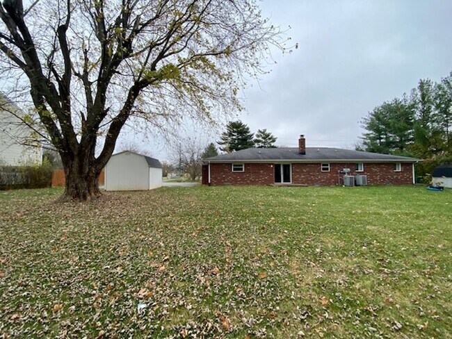 Building Photo - 2464/66 Tansel Rd - West