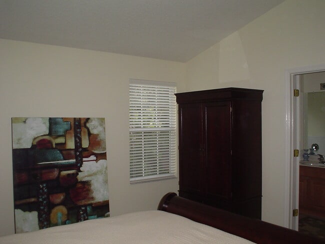Building Photo - 3002 Pointeview Dr