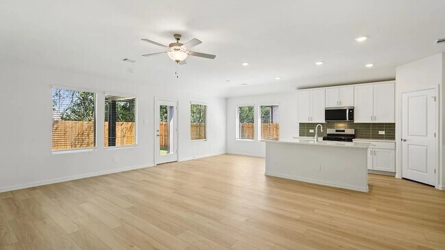 Building Photo - 710 Edgehurst Dr