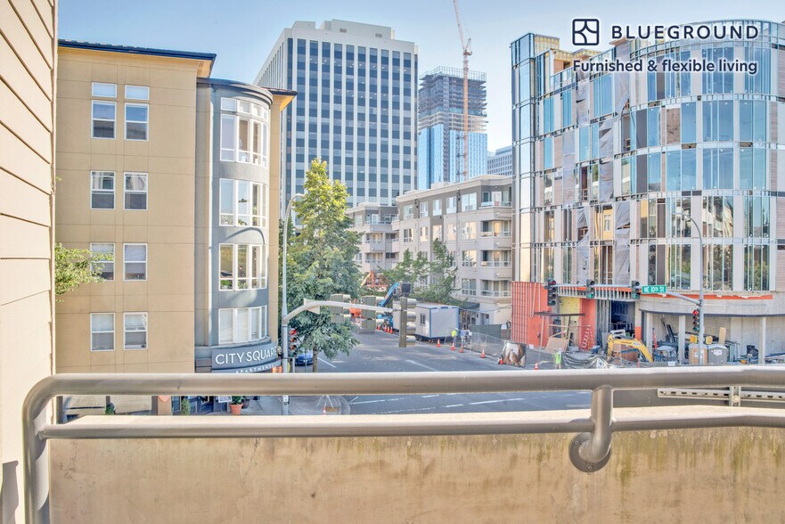 Building Photo - 11000 NE 10th St