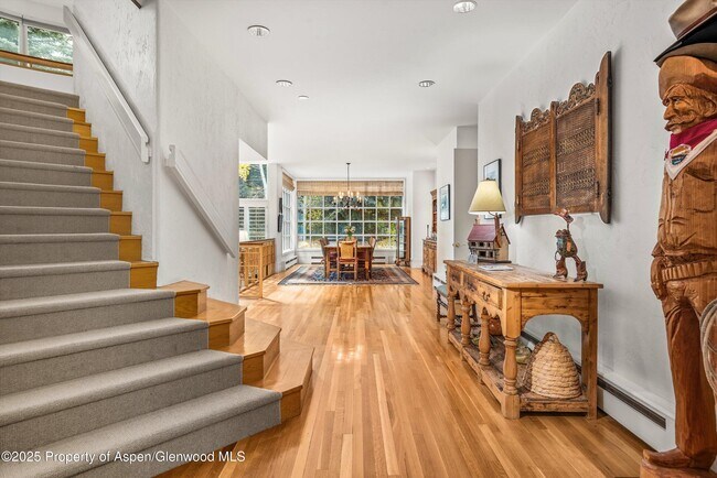 Building Photo - 431 W Hopkins Ave