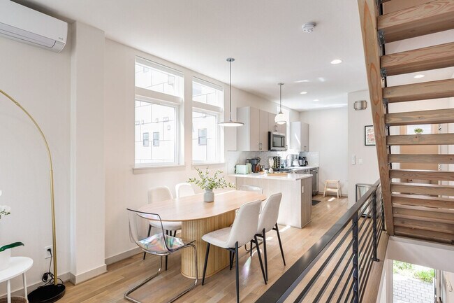 Building Photo - 2114 3rd Ave N