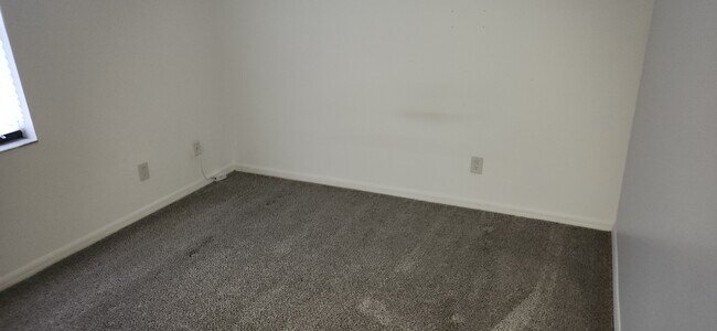 Building Photo - 242 Redbud Ln