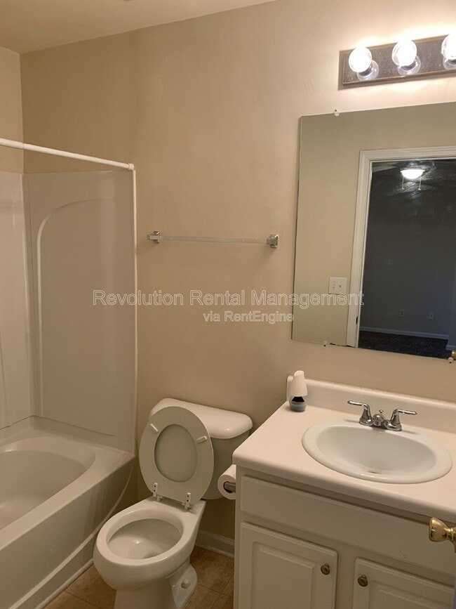 Building Photo - 6800 Blackstone Pl