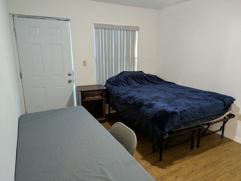 Building Photo - 3600 SW 23rd St