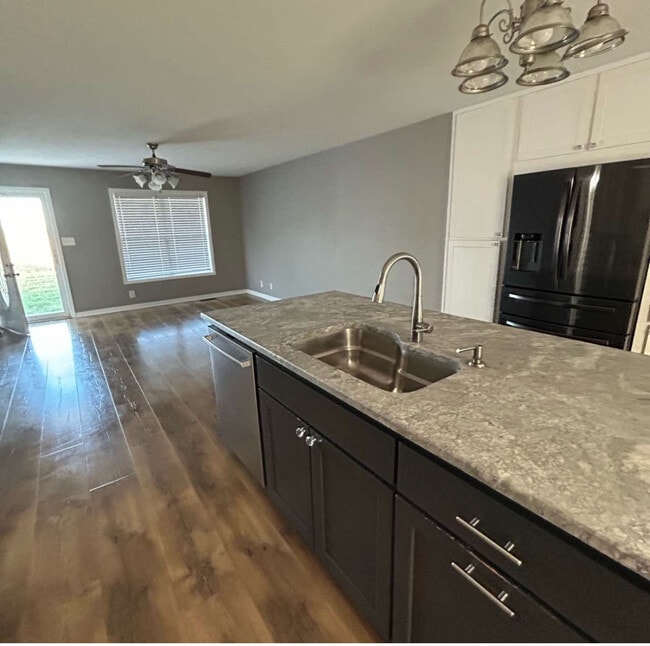 Building Photo - 10431 Bell Station Rd