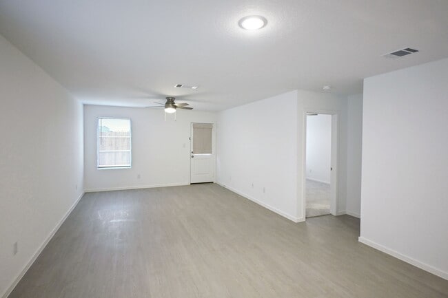 Building Photo - 15023 Azzurro Stone