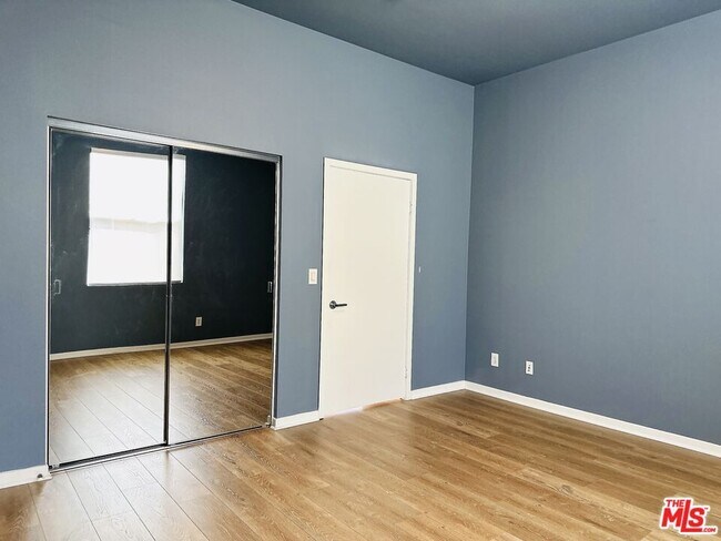 Building Photo - 6581 S Seabluff Dr