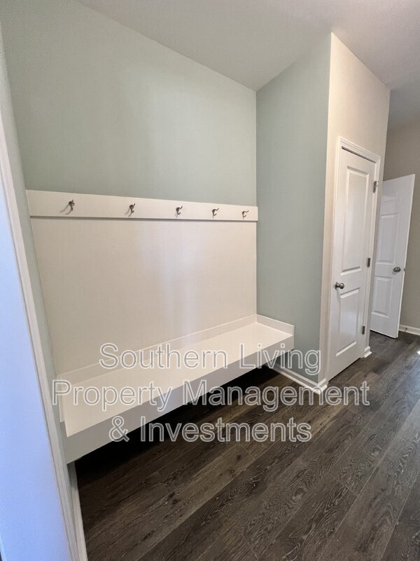 Building Photo - 1006 Creeks Landing Dr
