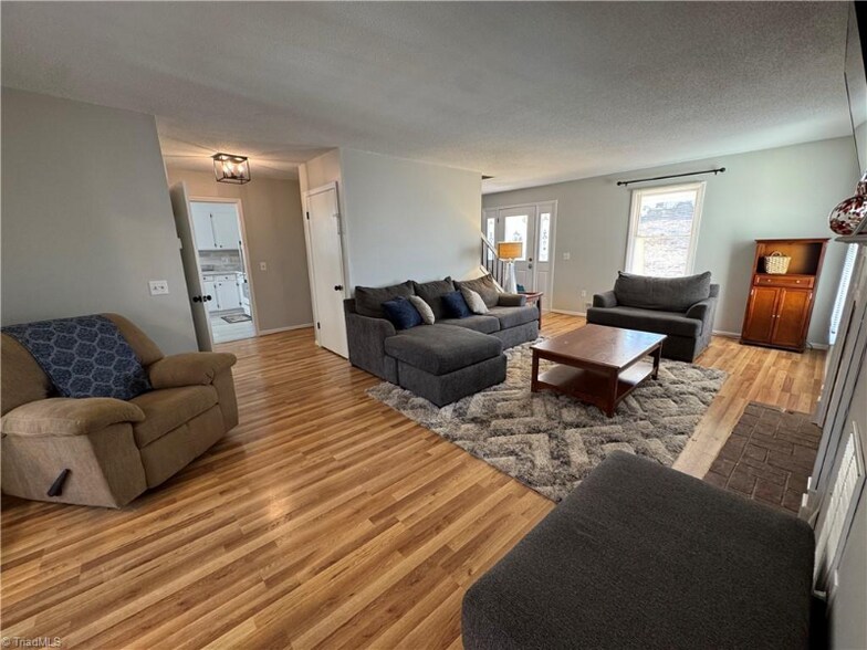 Building Photo - 116 N Quail Cir